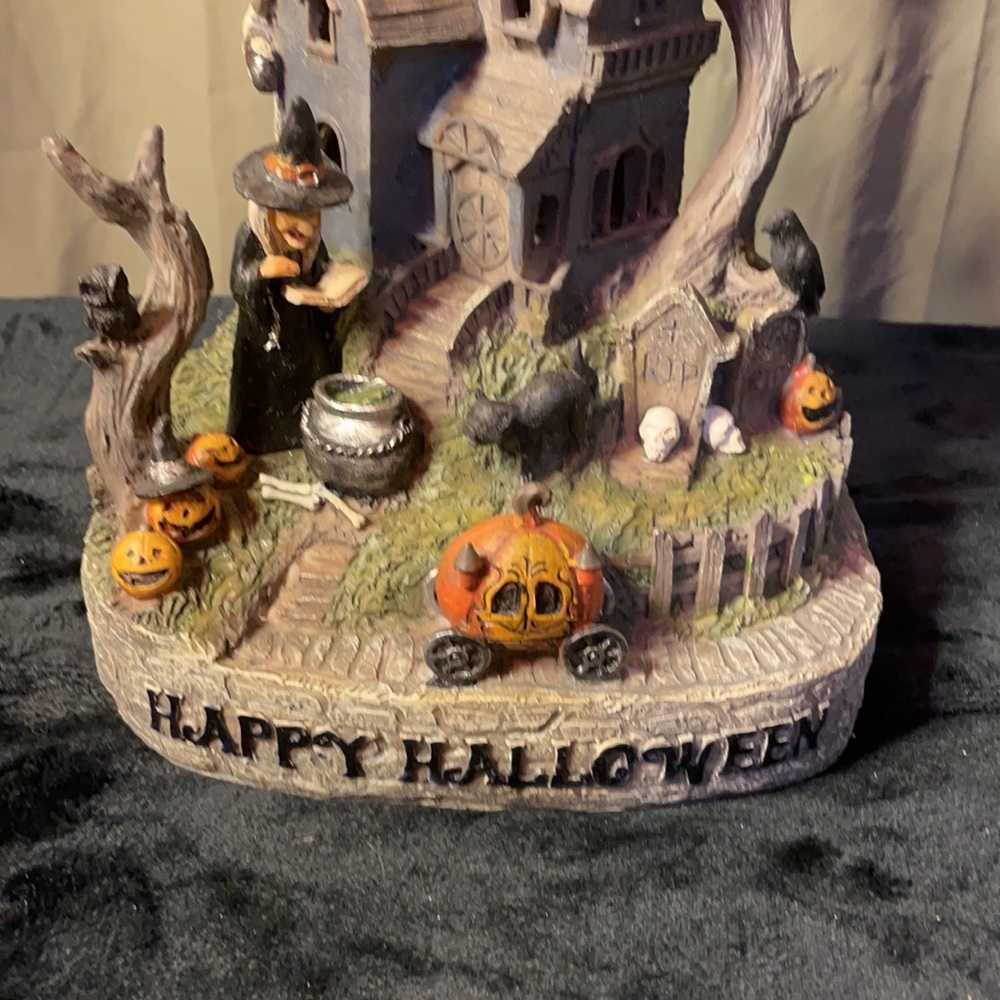 Haunted House Halloween Resin LED Decor - Picture 3 of 7